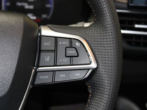 Certified 2025 Toyota Sienna XLE Woodland Edition image 27