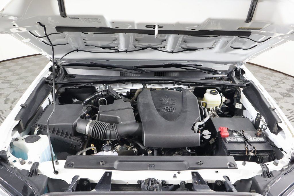 Used 2022 Toyota Tacoma TRD Off-Road w/ Technology Package AWD/4WD image 15