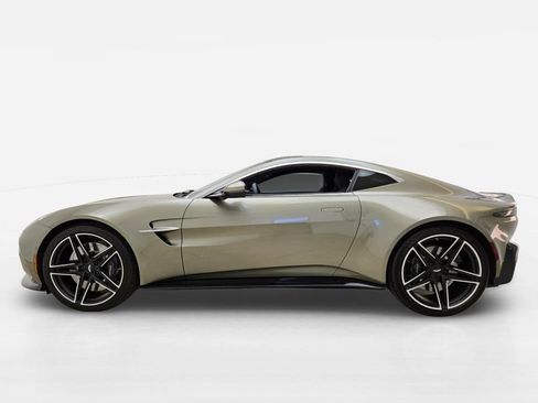 Used 2025 Aston Martin V8 Vantage Coupe RWD image 12