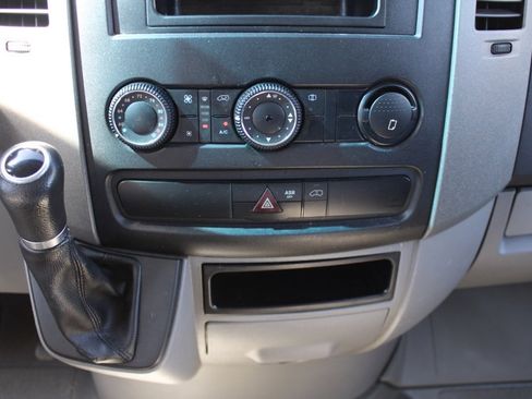 Used 2015 Freightliner Sprinter 3500 image 19