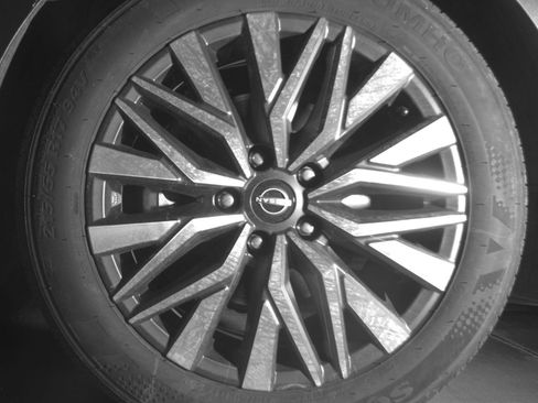 Used 2025 Nissan Altima 2.5 SV FWD image 15