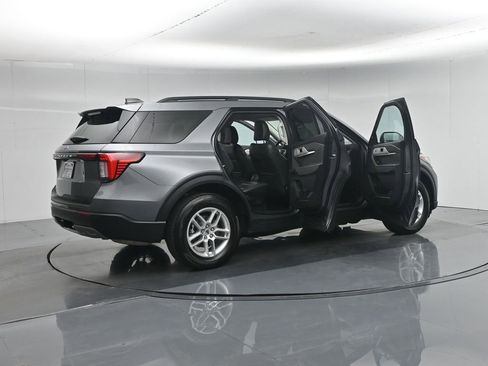Used 2025 Ford Explorer Active w/ Active Comfort Package RWD image 6