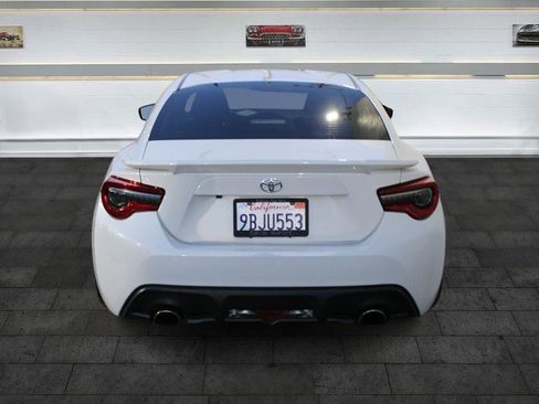 Used 2017 Toyota 86 image 6
