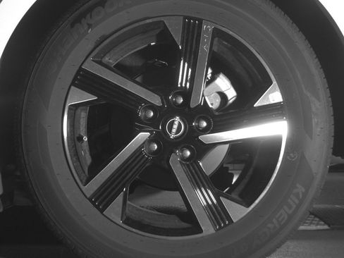 Used 2025 Nissan Sentra SV FWD image 14