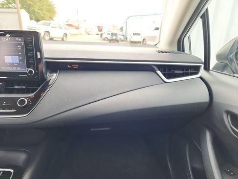 Used 2022 Toyota Corolla LE image 20
