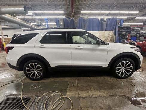 New 2026 Ford Explorer ST-Line AWD/4WD image 5