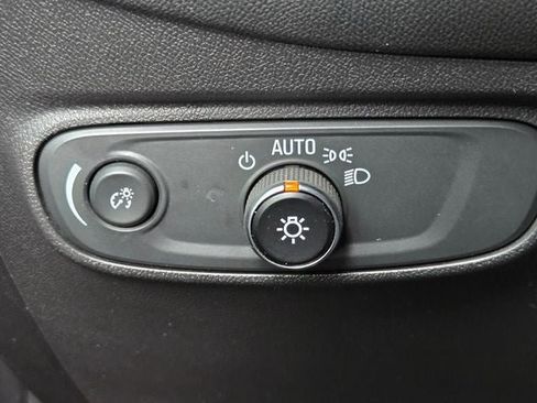 Used 2023 Chevrolet Equinox LT FWD image 33