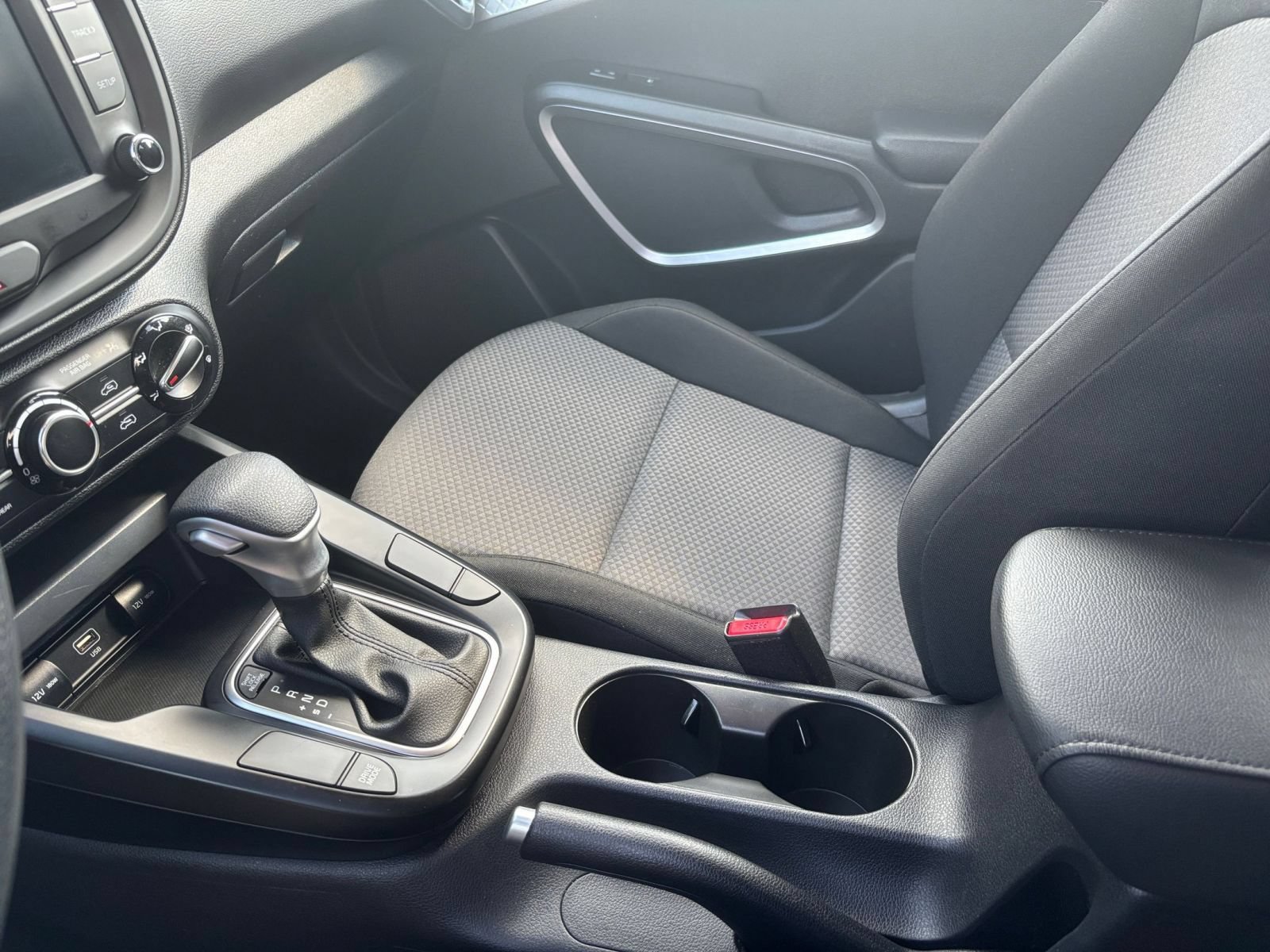 Used 2025 Kia Soul LX w/ LX Technology Package FWD image 37