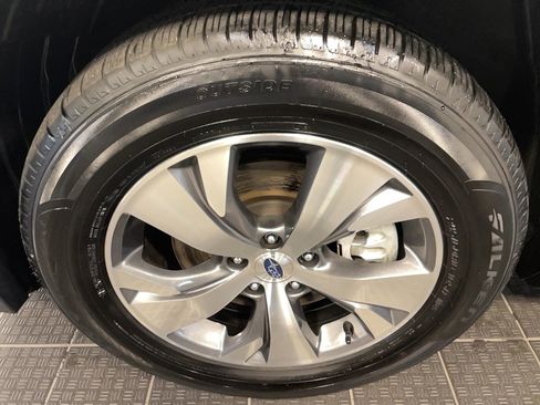 Used 2024 Subaru Ascent Premium w/ Convenience Package image 4