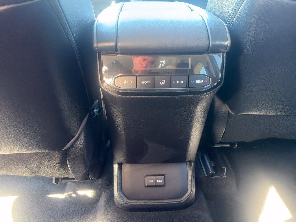 Used 2023 Toyota Highlander XLE AWD/4WD image 40