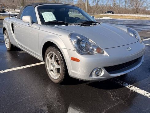 Used 2003 Toyota MR2 RWD image 9