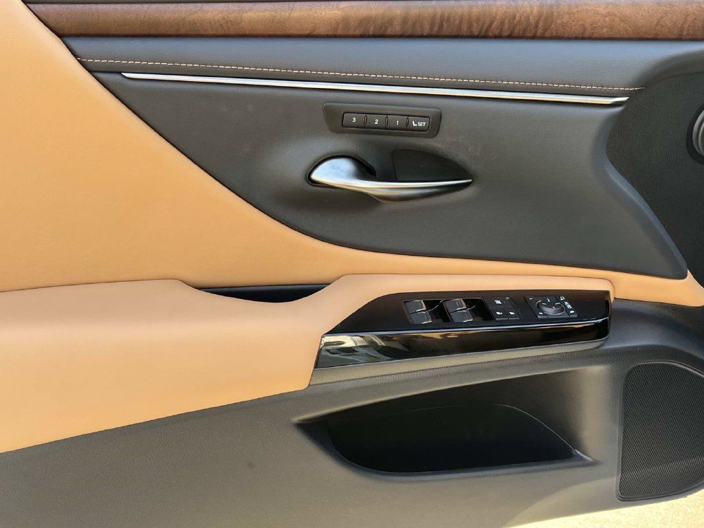 Used 2023 Lexus ES 350 w/ Premium Package FWD image 28