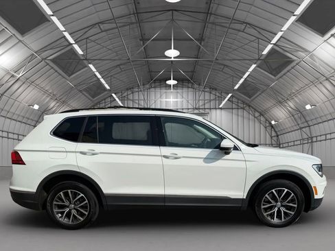 Used 2020 Volkswagen Tiguan SE w/ Panoramic Sunroof Package image 4