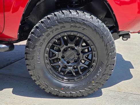 Used 2019 Toyota Tacoma SR5 RWD image 12