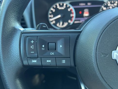 Used 2024 Nissan Rogue SV image 25