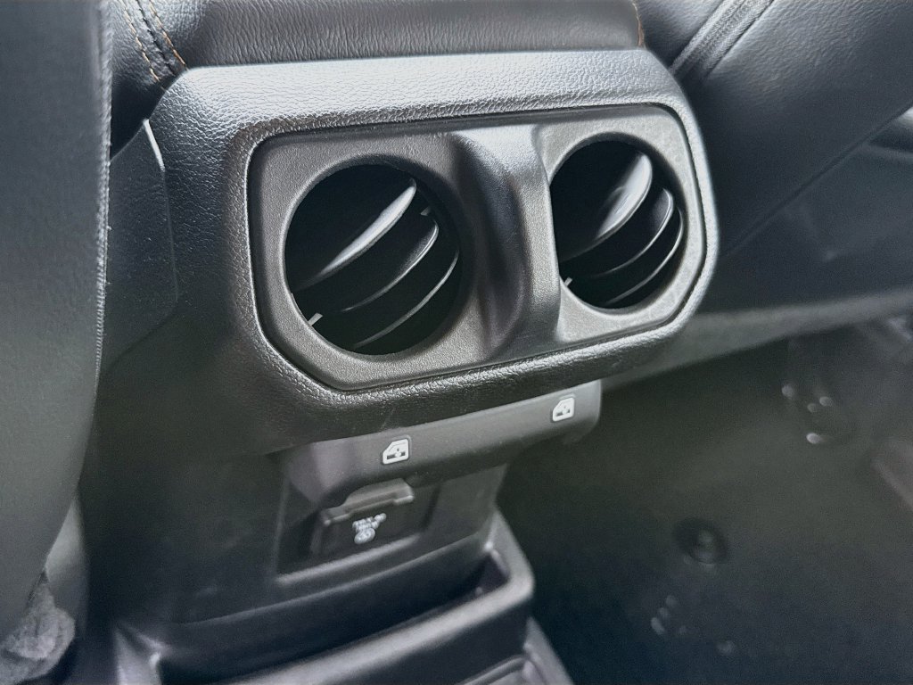 Certified 2022 Jeep Wrangler Unlimited Sahara AWD/4WD image 28
