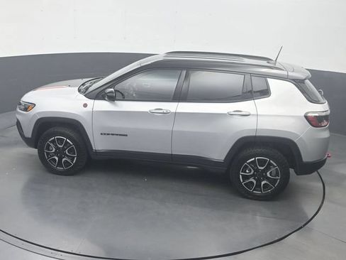 Used 2025 Jeep Compass Trailhawk AWD/4WD image 22