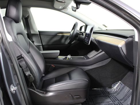 Used 2022 Tesla Model Y Performance image 11