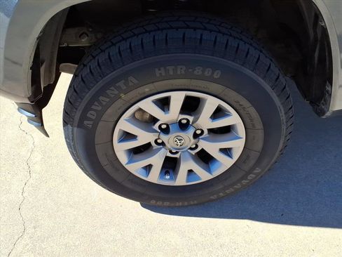 Used 2017 Toyota Tacoma SR5 image 9