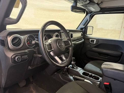 Used 2018 Jeep Wrangler Unlimited Sahara AWD/4WD image 13