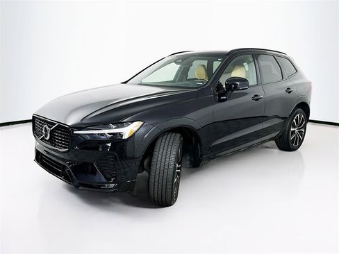 Used 2023 Volvo XC60 B5 Ultimate w/ Climate Package image 2