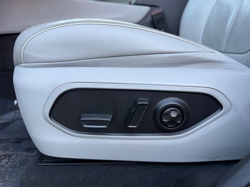 Used 2023 Jeep Grand Cherokee L Overland image 10