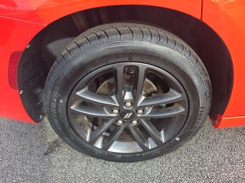 Used 2019 Dodge Charger SXT image 11