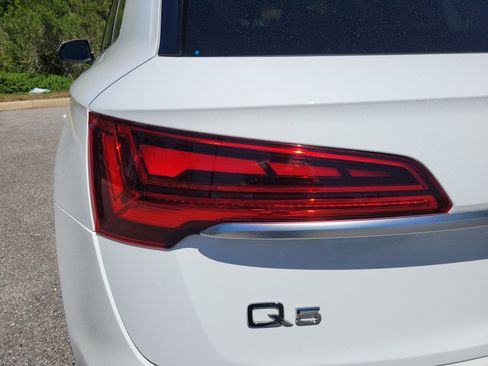 Used 2021 Audi Q5 Premium Plus w/ Premium Plus Package image 10