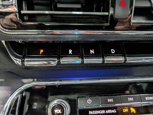 Used 2020 Lincoln Navigator L Reserve w/ Equipment Group 208A Reserve image 32