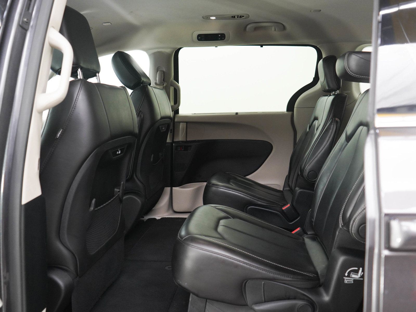 Used 2023 Chrysler Pacifica Touring-L FWD image 20
