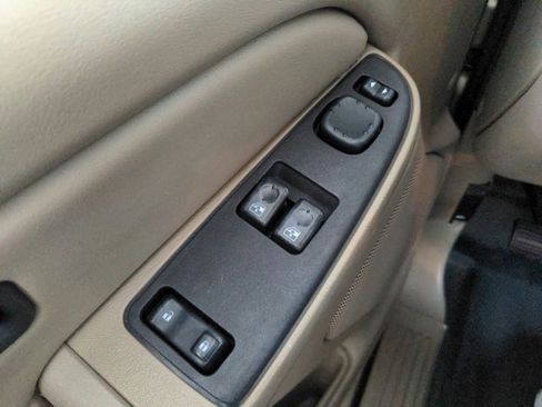 Used 2004 Chevrolet Silverado 2500 LS AWD/4WD image 18