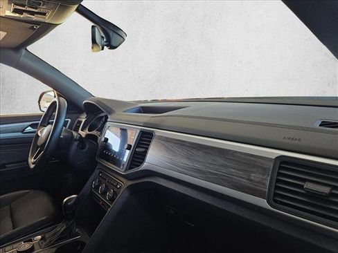 Used 2021 Volkswagen Atlas Cross Sport SE w/ Panoramic Sunroof Package image 24