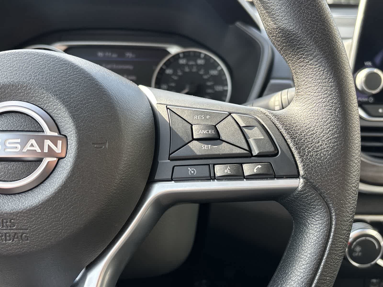 Used 2025 Nissan Altima 2.5 SV FWD image 15
