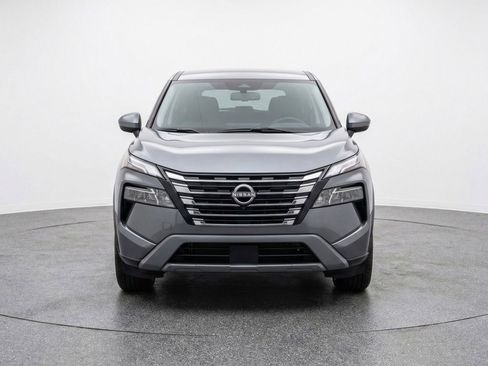 Used 2025 Nissan Rogue SV FWD image 2