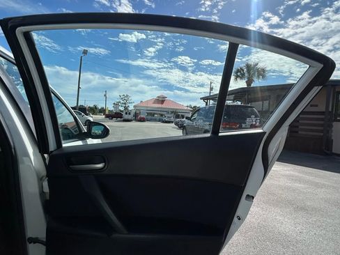 Used 2013 MAZDA MAZDA3 i Touring image 18