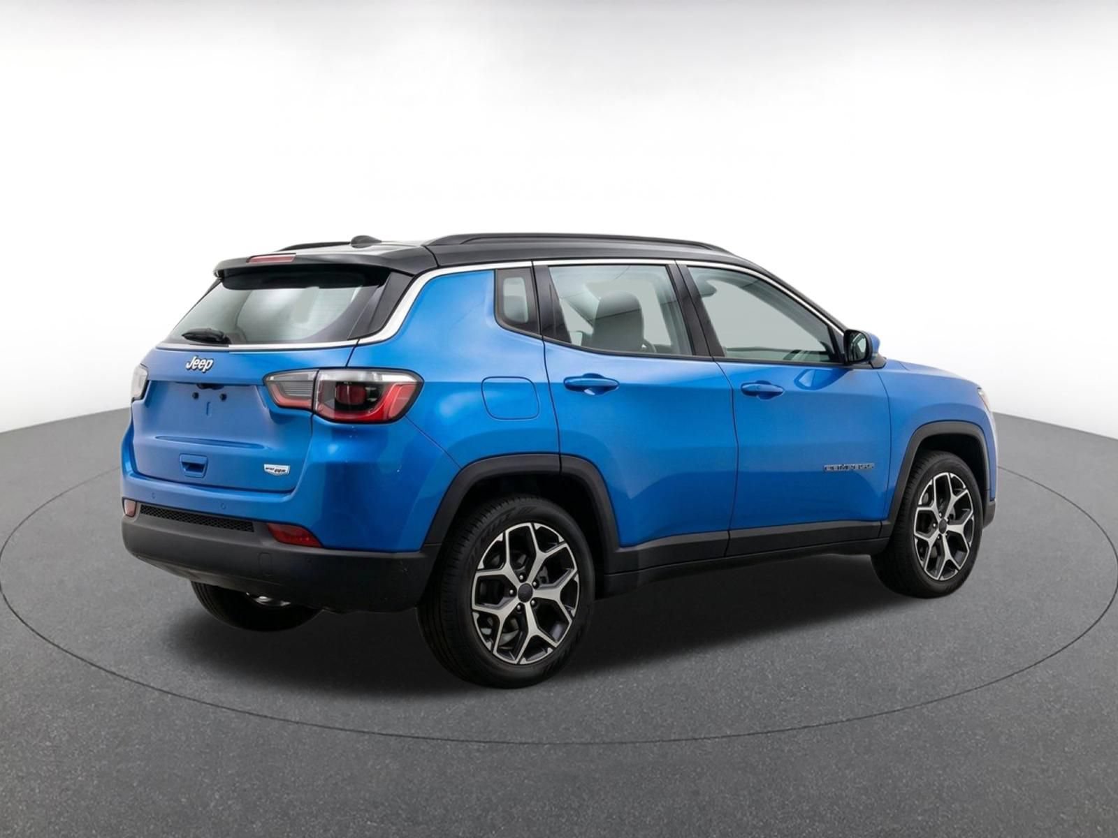Used 2025 Jeep Compass Limited AWD/4WD image 8