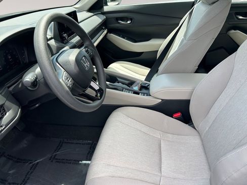 Used 2025 Honda Accord LX image 9