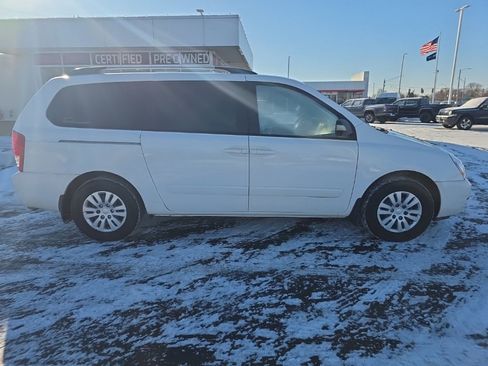Used 2014 Kia Sedona LX image 4