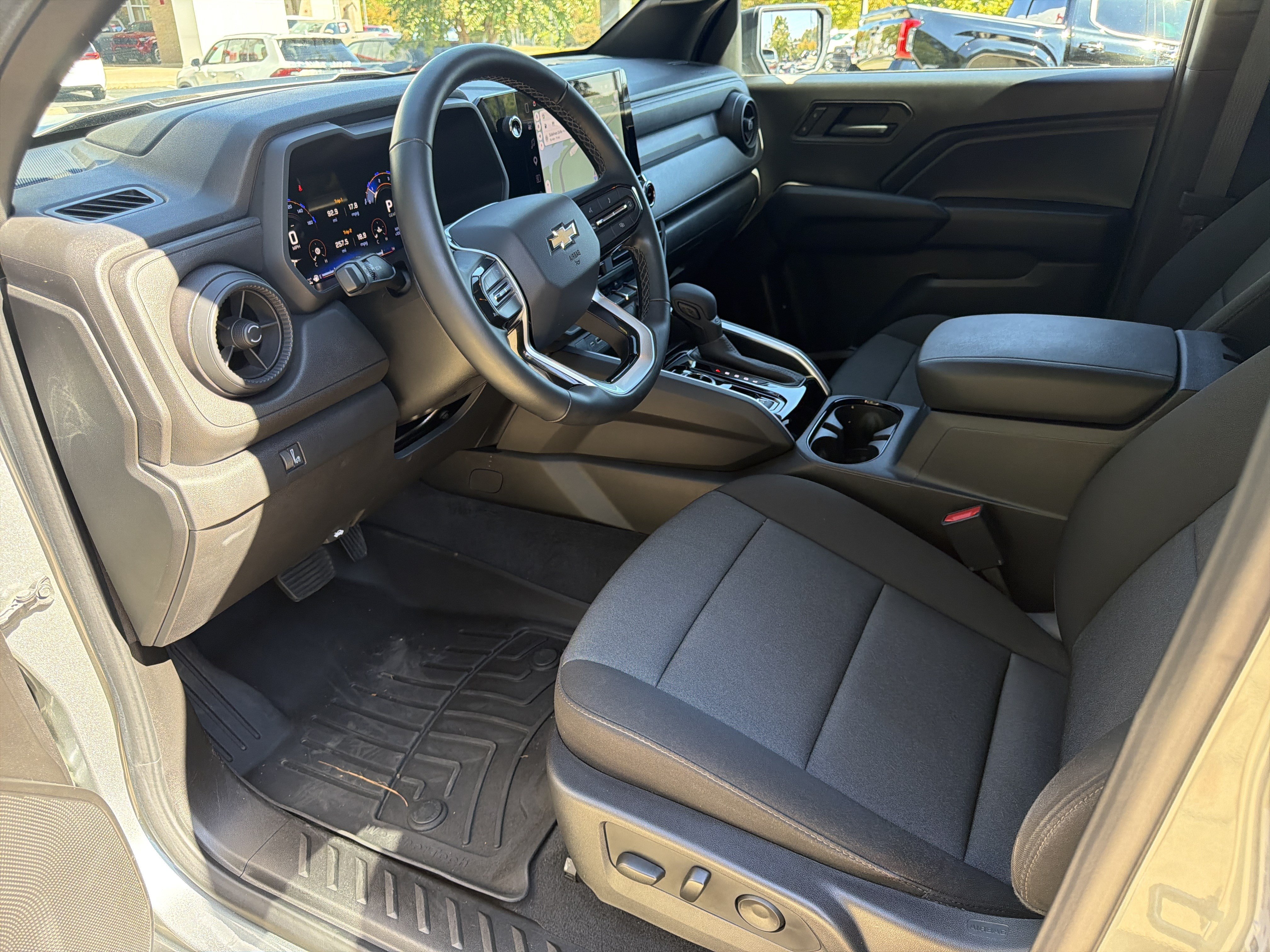 Used 2025 Chevrolet Colorado W/T w/ WT Convenience Package II AWD/4WD image 9