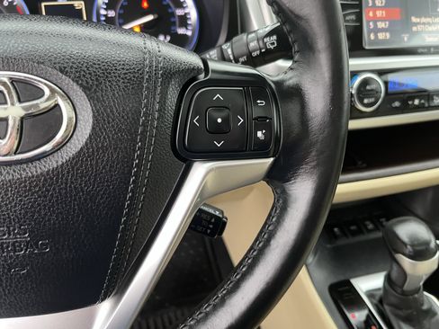 Used 2015 Toyota Highlander XLE image 22