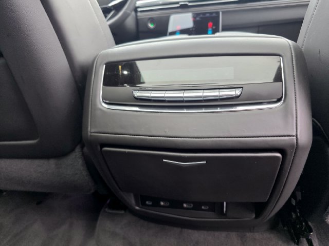 Used 2026 Cadillac Escalade V AWD/4WD image 17