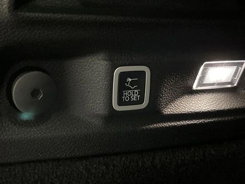 Used 2025 Jeep Grand Cherokee L Summit image 17