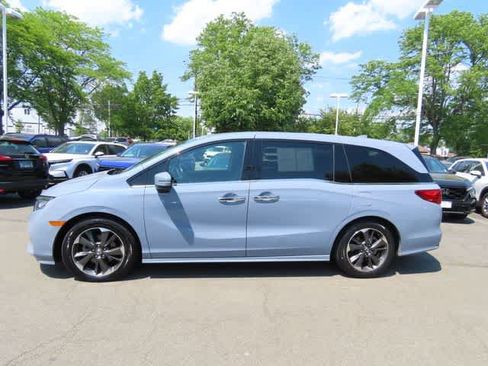 Used 2023 Honda Odyssey Elite image 3