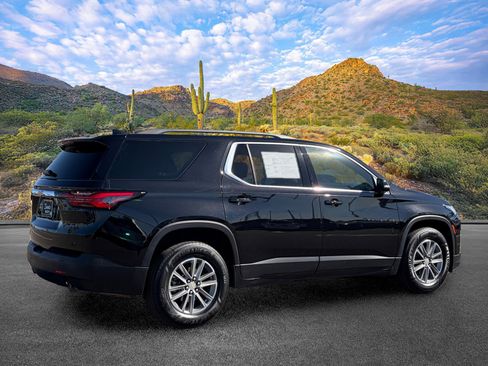 Used 2023 Chevrolet Traverse LT FWD image 4