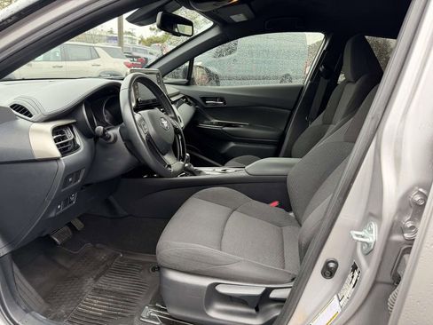 Used 2019 Toyota C-HR XLE image 16