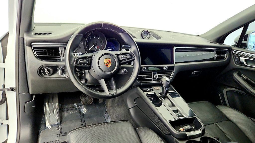 Used 2024 Porsche Macan Turbo w/ Premium Plus Package AWD/4WD image 14