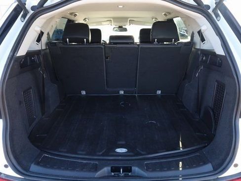 Used 2017 Land Rover Discovery Sport SE image 26