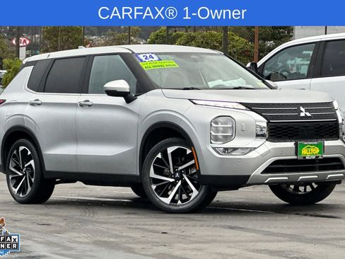 Used 2024 Mitsubishi Outlander SE image 2
