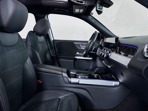 Certified 2023 Mercedes-Benz GLB 250 image 7