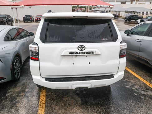 Used 2021 Toyota 4Runner SR5 Premium w/ Moonroof Package RWD image 9